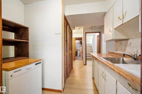 10426 79 Street Nw, Edmonton, AB - Indoor Photo Showing Kitchen