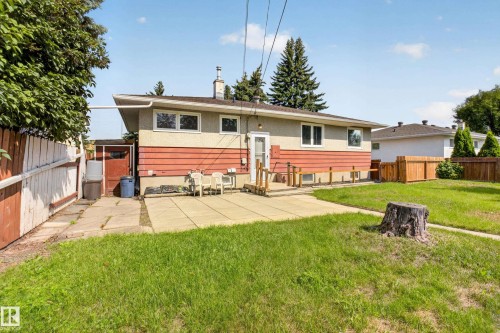 Rear exterior with patio, wood fencing, and a manicured lawn - 16009 93A Avenue Nw, Edmonton, AB - Outdoor