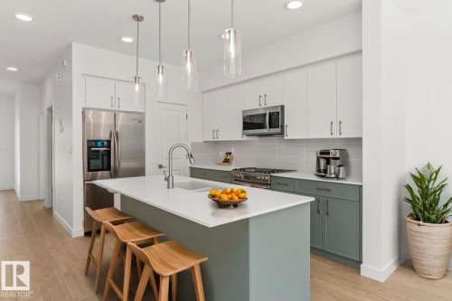 20707 43 Avenue Nw, Edmonton, AB - Indoor Photo Showing Kitchen With Upgraded Kitchen