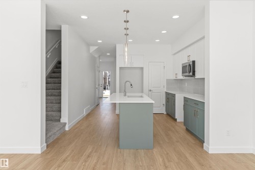 20707 43 Avenue Nw, Edmonton, AB - Indoor Photo Showing Kitchen