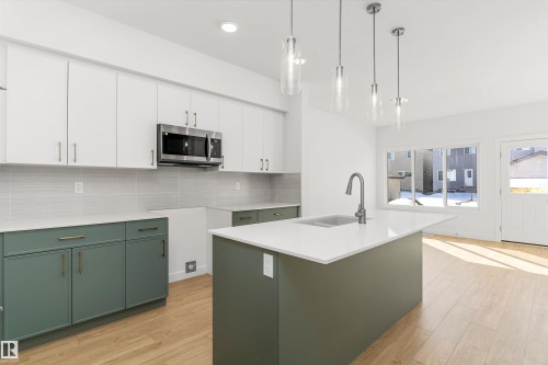 20707 43 Avenue Nw, Edmonton, AB - Indoor Photo Showing Kitchen With Upgraded Kitchen