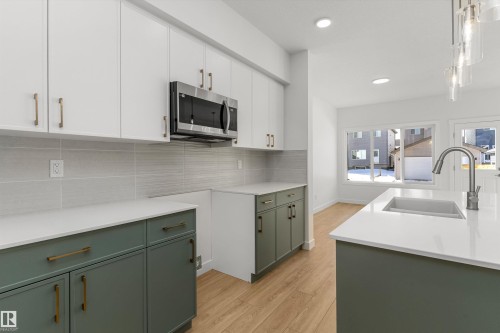 20707 43 Avenue Nw, Edmonton, AB - Indoor Photo Showing Kitchen