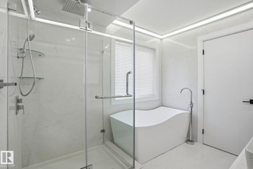 10625 69 Avenue Nw, Edmonton, AB - Indoor Photo Showing Bathroom
