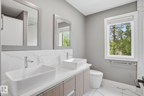 10625 69 Avenue Nw, Edmonton, AB - Indoor Photo Showing Bathroom