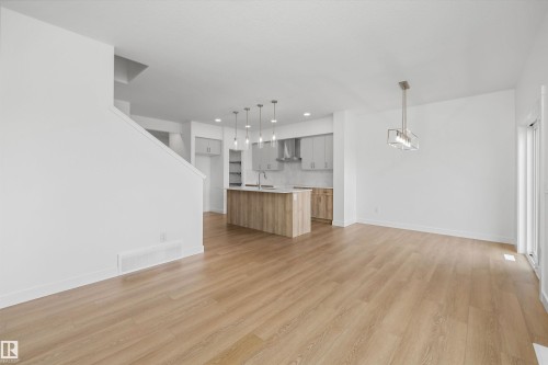 8632 183 Avenue Nw, Edmonton, AB - Indoor Photo Showing Kitchen