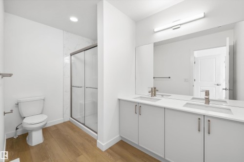 8632 183 Avenue Nw, Edmonton, AB - Indoor Photo Showing Bathroom