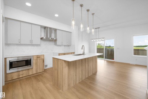 8632 183 Avenue Nw, Edmonton, AB - Indoor Photo Showing Kitchen With Upgraded Kitchen