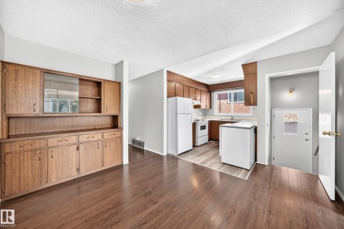 10236 154 Street Nw, Edmonton, AB - Indoor Photo Showing Kitchen