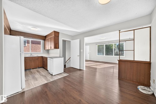 10236 154 Street Nw, Edmonton, AB - Indoor Photo Showing Kitchen