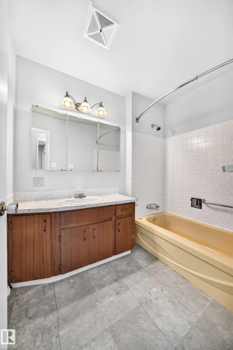 10236 154 Street Nw, Edmonton, AB - Indoor Photo Showing Bathroom
