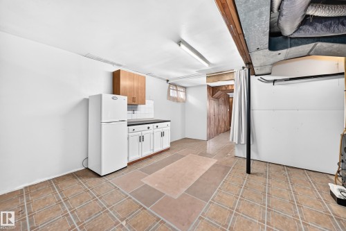 10236 154 Street Nw, Edmonton, AB - Indoor Photo Showing Kitchen