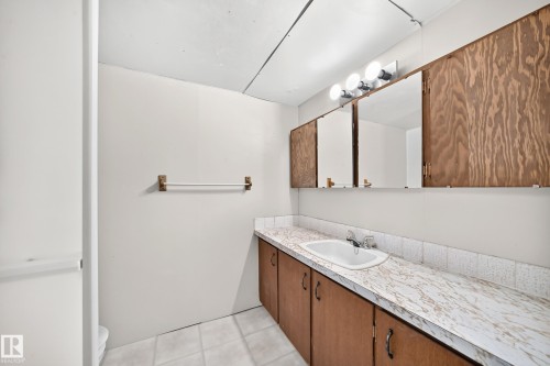 10236 154 Street Nw, Edmonton, AB - Indoor Photo Showing Bathroom
