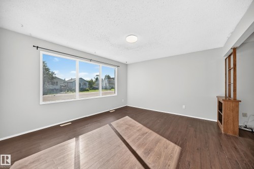 10236 154 Street Nw, Edmonton, AB - Indoor Photo Showing Other Room