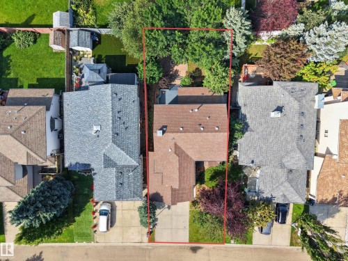 Residential property with a paved driveway, front lawn, and mature trees - 3640 31 Street Nw, Edmonton, AB - Outdoor