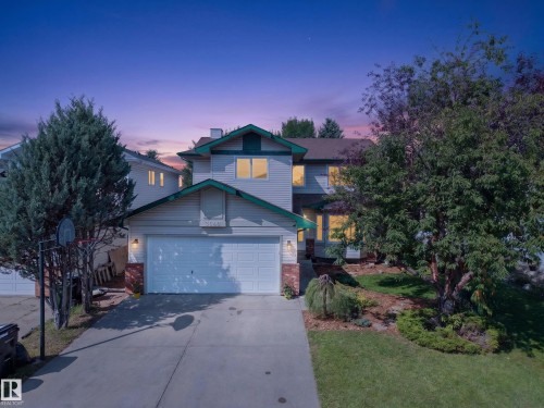 Two-story exterior with siding, a two-car garage, and a concrete driveway - 3640 31 Street Nw, Edmonton, AB - Outdoor
