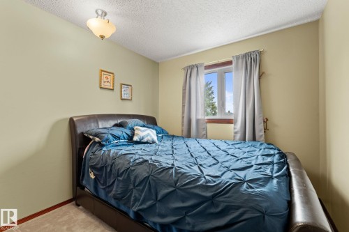 4224 33A Street Nw, Edmonton, AB - Indoor Photo Showing Bedroom