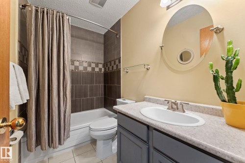 4224 33A Street Nw, Edmonton, AB - Indoor Photo Showing Bathroom