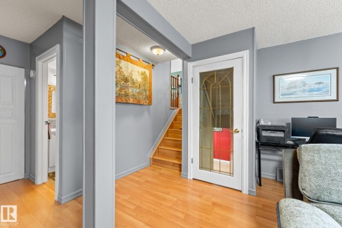 4224 33A Street Nw, Edmonton, AB - Indoor