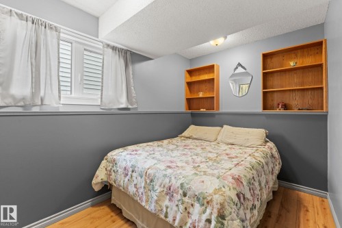 4224 33A Street Nw, Edmonton, AB - Indoor Photo Showing Bedroom