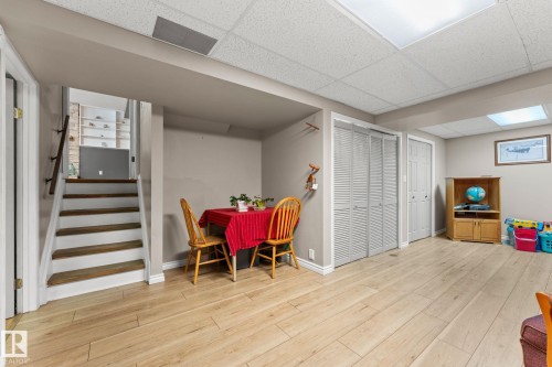 4224 33A Street Nw, Edmonton, AB - Indoor