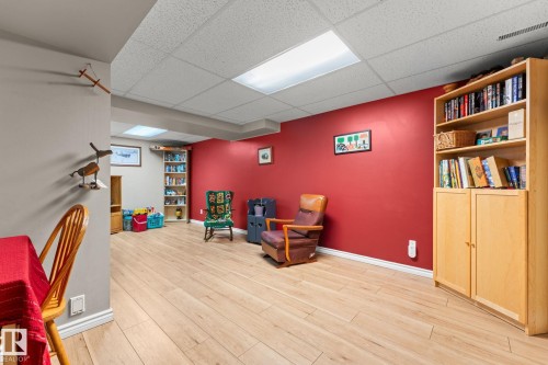 4224 33A Street Nw, Edmonton, AB - Indoor