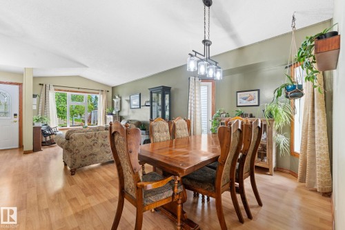 4224 33A Street Nw, Edmonton, AB - Indoor Photo Showing Dining Room