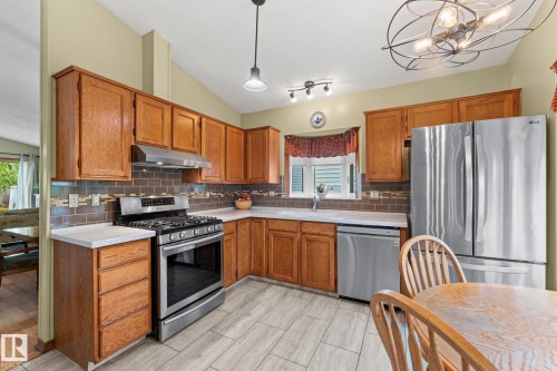 4224 33A Street Nw, Edmonton, AB - Indoor Photo Showing Kitchen