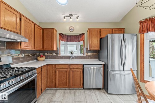 4224 33A Street Nw, Edmonton, AB - Indoor Photo Showing Kitchen