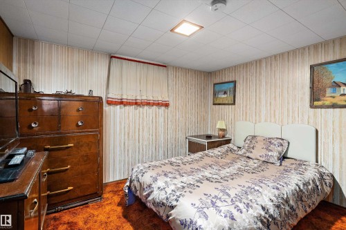 11603 St Albert Trail Nw, Edmonton, AB - Indoor Photo Showing Bedroom