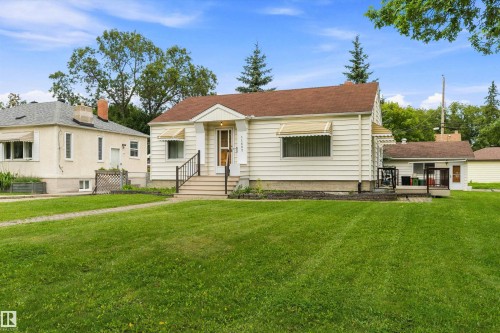 11603 St Albert Trail Nw, Edmonton, AB - Outdoor