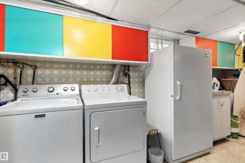 11603 St Albert Trail Nw, Edmonton, AB - Indoor Photo Showing Laundry Room