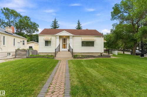 11603 St Albert Trail Nw, Edmonton, AB - Outdoor