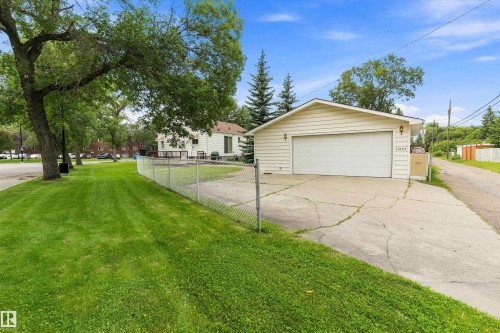11603 St Albert Trail Nw, Edmonton, AB - Outdoor