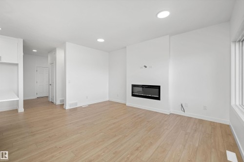 8616 183 Avenue Nw, Edmonton, AB - Indoor With Fireplace