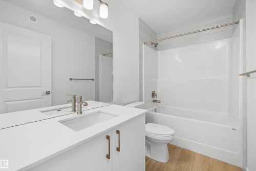 8616 183 Avenue Nw, Edmonton, AB - Indoor Photo Showing Bathroom