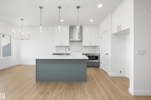 8616 183 Avenue Nw, Edmonton, AB - Indoor Photo Showing Kitchen With Upgraded Kitchen