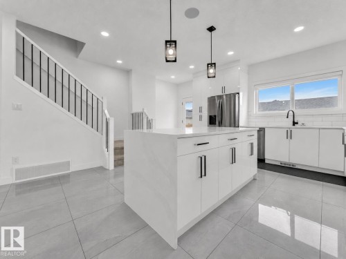 6099 180 Avenue Nw, Edmonton, AB - Indoor Photo Showing Kitchen With Upgraded Kitchen