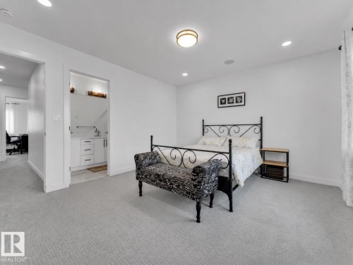 6099 180 Avenue Nw, Edmonton, AB - Indoor Photo Showing Bedroom