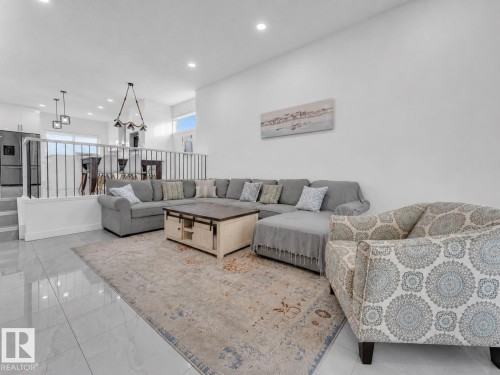 6099 180 Avenue Nw, Edmonton, AB - Indoor Photo Showing Living Room