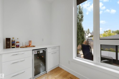 14505 Summit Drive Nw, Edmonton, AB - Indoor Photo Showing Other Room