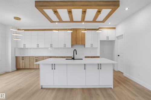 24 Munn Way, Leduc, AB - Indoor Photo Showing Kitchen