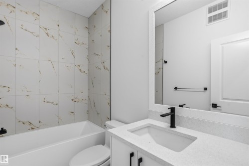 24 Munn Way, Leduc, AB - Indoor Photo Showing Bathroom