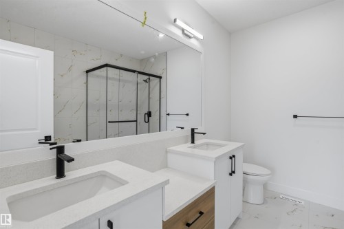 24 Munn Way, Leduc, AB - Indoor Photo Showing Bathroom