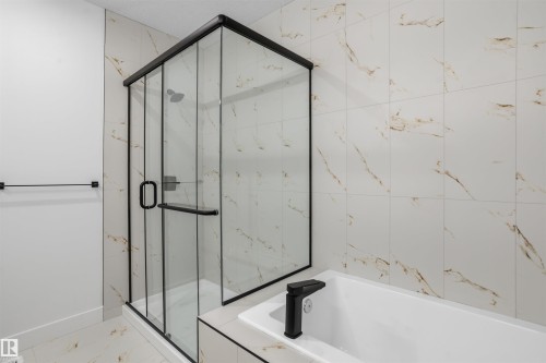 24 Munn Way, Leduc, AB - Indoor Photo Showing Bathroom