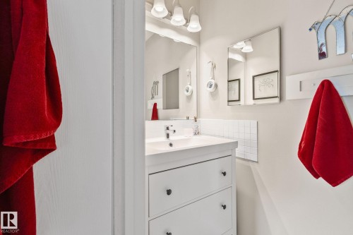 622 Saddleback Road Nw, Edmonton, AB - Indoor Photo Showing Bathroom