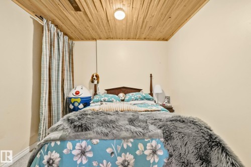 622 Saddleback Road Nw, Edmonton, AB - Indoor Photo Showing Bedroom