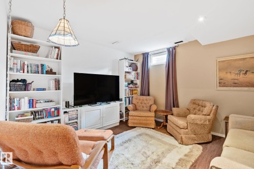 622 Saddleback Road Nw, Edmonton, AB - Indoor Photo Showing Living Room