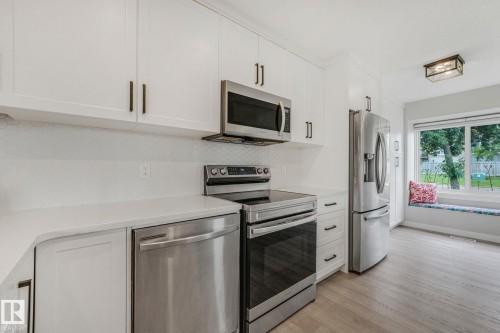 170 Grandin Village, St. Albert, AB - Indoor Photo Showing Kitchen