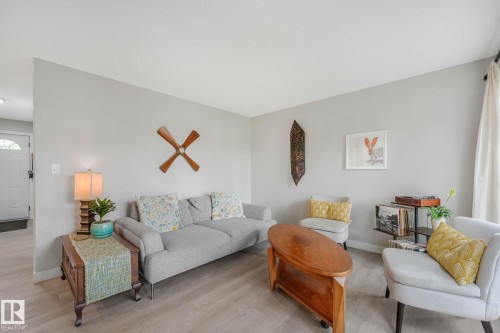 170 Grandin Village, St. Albert, AB - Indoor Photo Showing Living Room