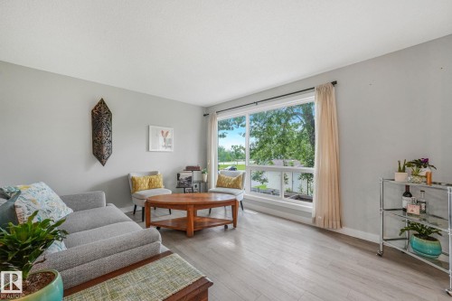 170 Grandin Village, St. Albert, AB - Indoor Photo Showing Living Room